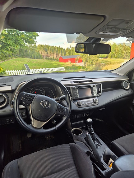 Toyota RAV4 9 of 19