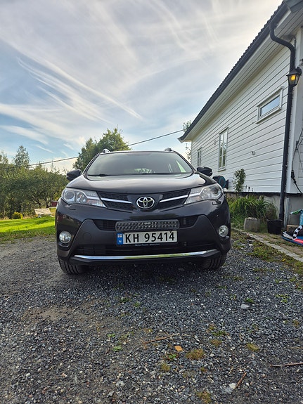 Toyota RAV4 3 of 19