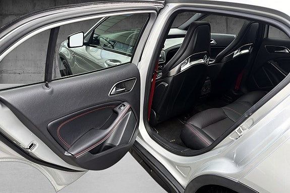 Mercedes-Benz GLA45 9 of 14