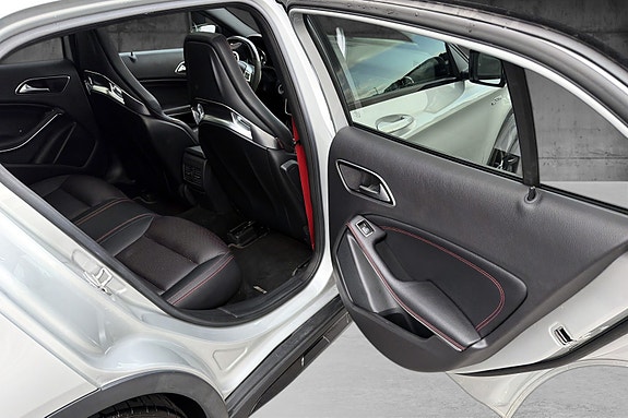 Mercedes-Benz GLA45 11 of 14