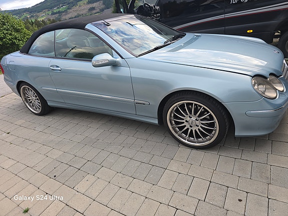Mercedes-Benz CLK240 3 of 8