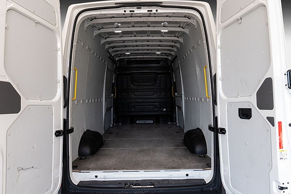 Volkswagen Crafter 25 of 25