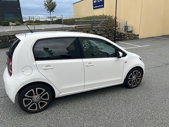 Volkswagen UP! 4 of 13
