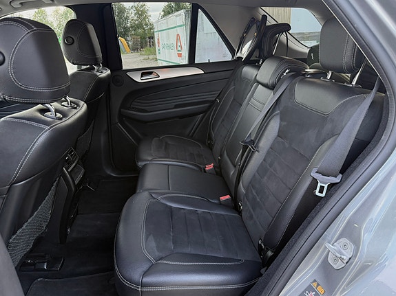 Mercedes-Benz ML250 27 of 30