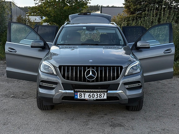 Mercedes-Benz ML250 2 of 30
