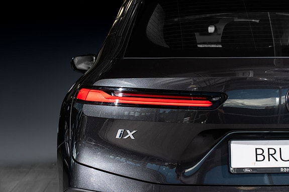 BMW iX 8 of 30