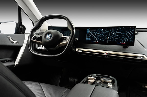 BMW iX 11 of 30
