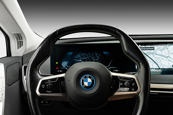 BMW iX 15 of 30