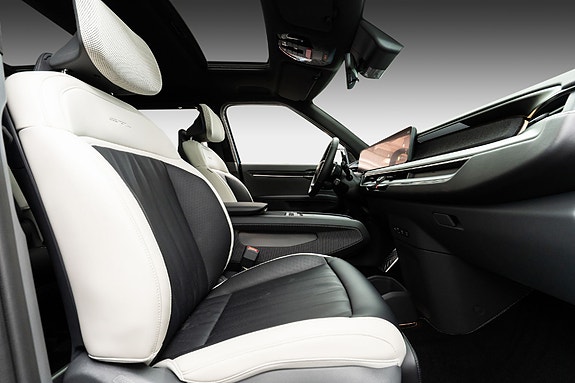 Kia EV9 15 of 30