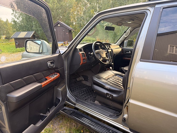 Nissan Patrol 14 of 30