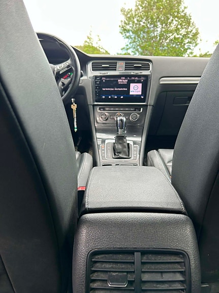 Volkswagen e-Golf VII 7 of 12