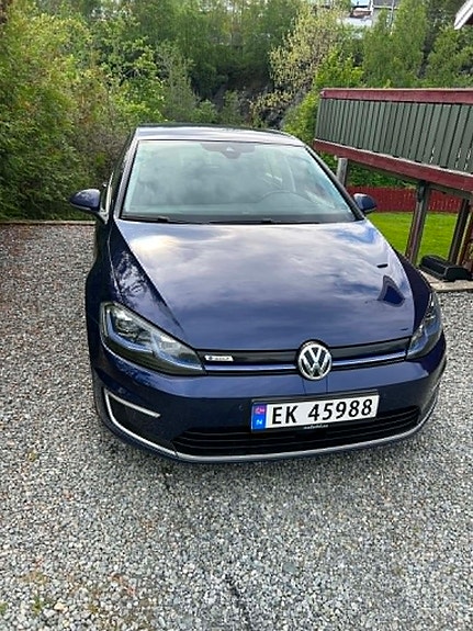 Volkswagen e-Golf VII 2 of 12