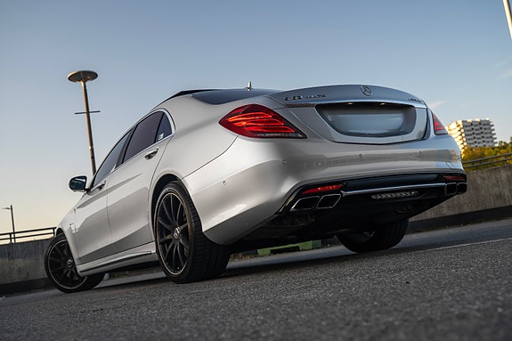 Mercedes-Benz S63 21 of 30