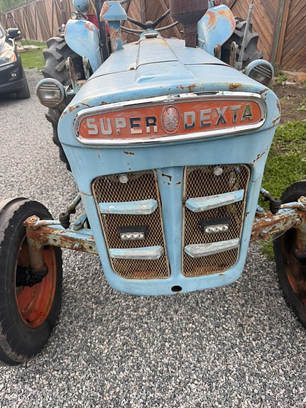 Ford Super Dexta 3 of 14