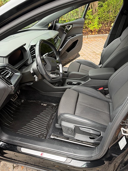 Audi Q4 e-tron 12 of 27