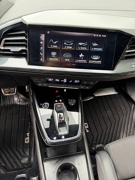 Audi Q4 e-tron 14 of 27
