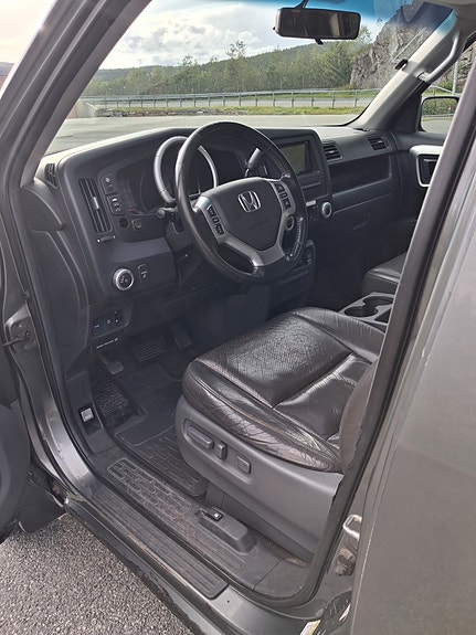 Honda Ridgeline 10 of 17