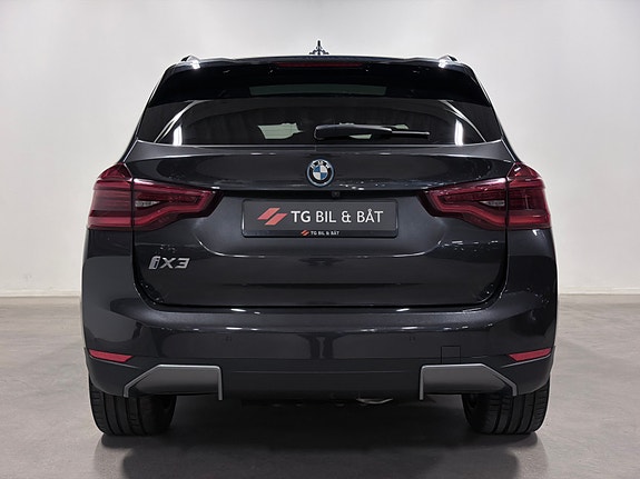 BMW iX3 6 of 30