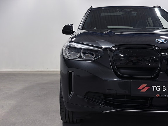 BMW iX3 4 of 30