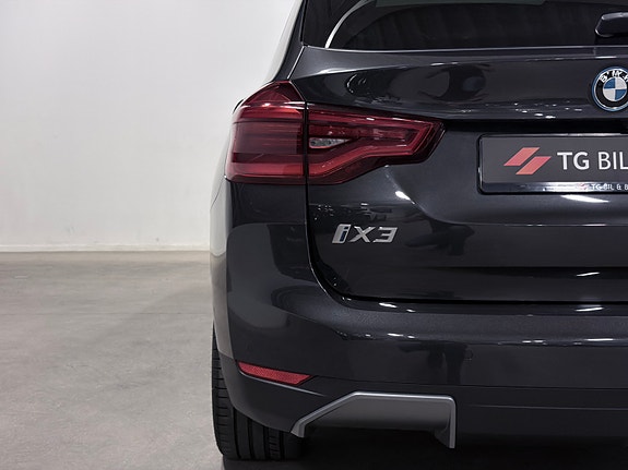 BMW iX3 5 of 30