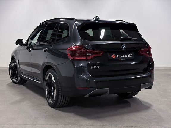 BMW iX3 7 of 30