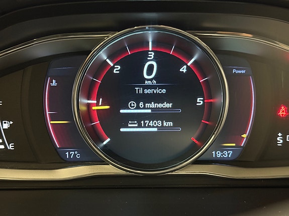Volvo V70 12 of 30