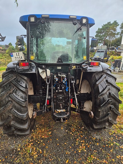 New Holland T4040 2 of 9