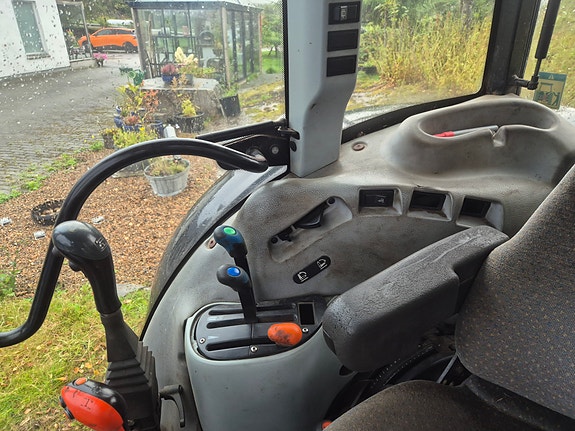 New Holland T4040 8 of 9