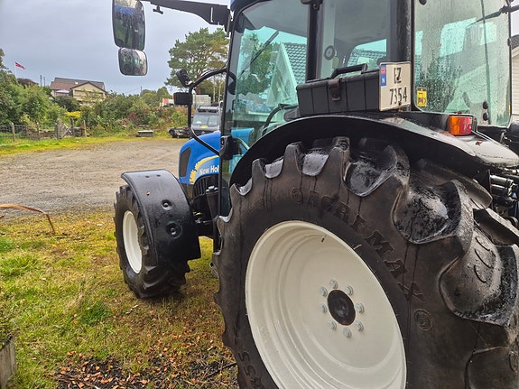 New Holland T4040 4 of 9
