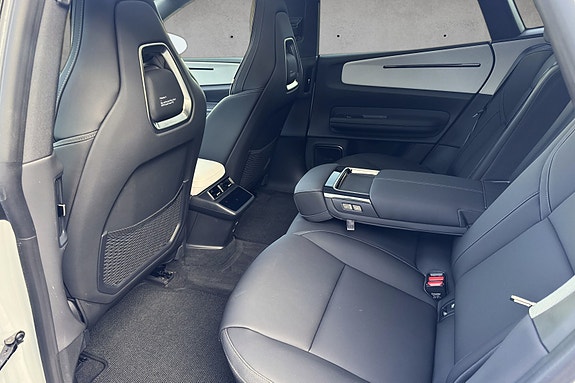 Polestar 4 23 of 30