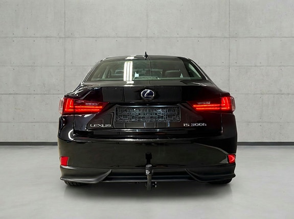 Lexus IS300h 5 of 25
