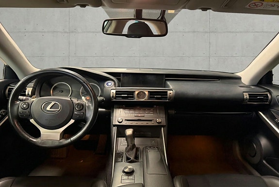 Lexus IS300h 14 of 25