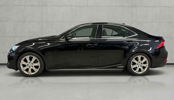 Lexus IS300h 3 of 25
