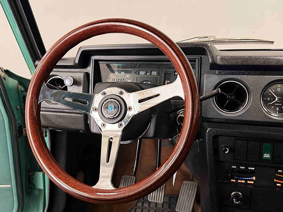 Volvo 142 26 of 28