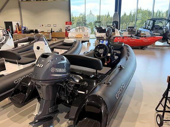 Topp utstyrt Grand G380 UBE m/Yamaha F40 - Vinterlagring inkludert 3 of 17