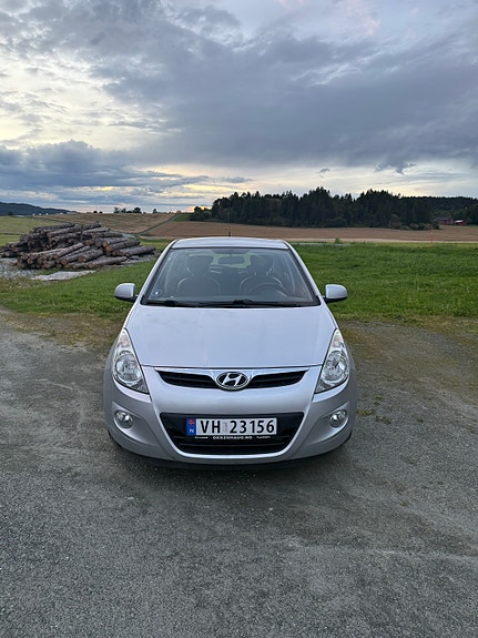 Hyundai i20 3 of 10