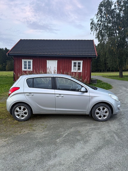 Hyundai i20 4 of 10