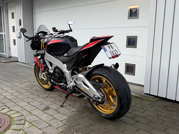 Aprilia Tuono V4R A.P RIDE CONTROLL/ARROW/OZ FELGER/BREMBO 7 of 9
