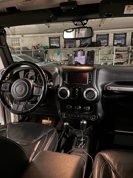 Jeep Wrangler 16 of 30