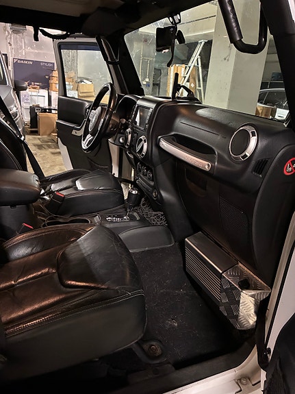 Jeep Wrangler 15 of 30