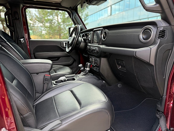 Jeep Wrangler 12 of 30