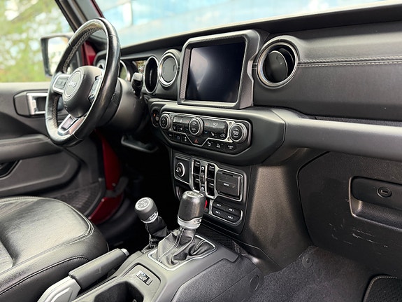 Jeep Wrangler 13 of 30