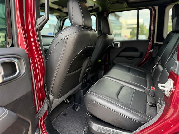 Jeep Wrangler 18 of 30