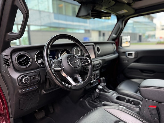 Jeep Wrangler 11 of 30