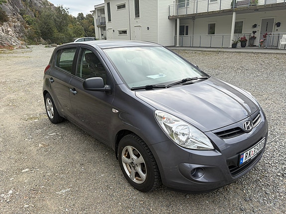 Hyundai i20 2 of 7