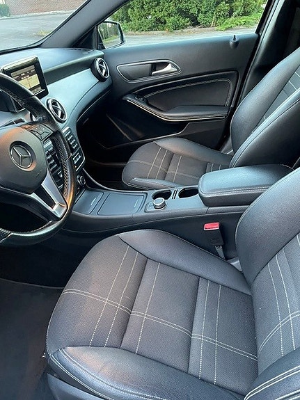 Mercedes-Benz GLA180 9 of 30