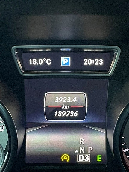 Mercedes-Benz GLA180 6 of 30