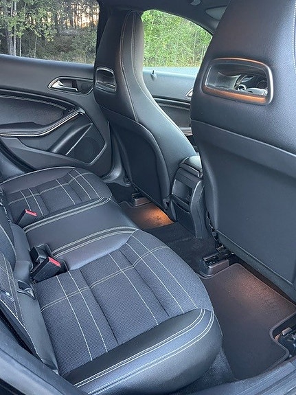 Mercedes-Benz GLA180 25 of 30