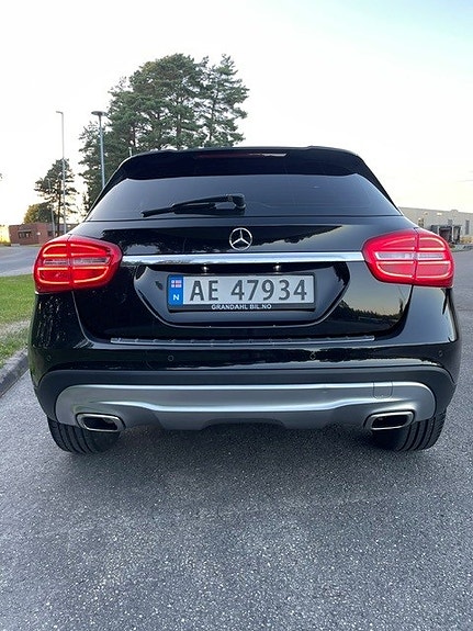 Mercedes-Benz GLA180 24 of 30