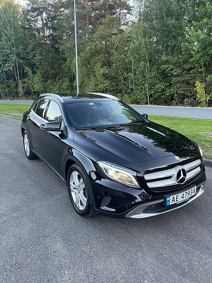 Mercedes-Benz GLA180 5 of 30